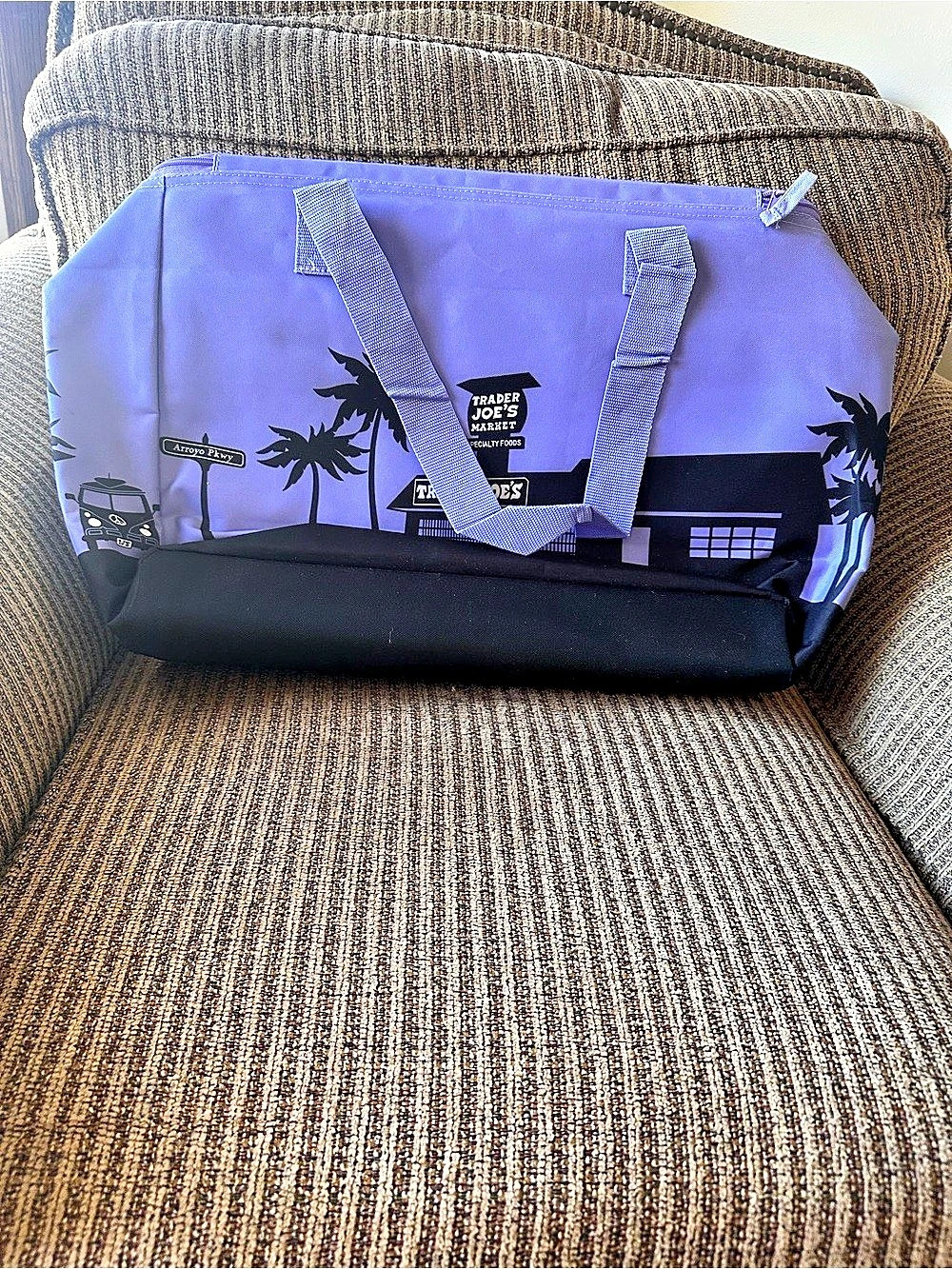 Trader Joe’s Printed Tote Bag in Purple & Black Like New
